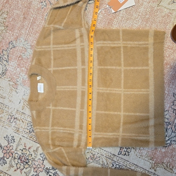 Cyrus Long Sleeve Soft and Stretchy Tan and Cream Crewneck Sweater - Size S - Picture 8 of 10